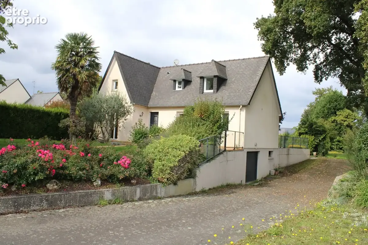 À La Guerche-De-Bretagne, pavillon sur sous-sol de 150 m² avec 2697 m² de terrain. - photo 8