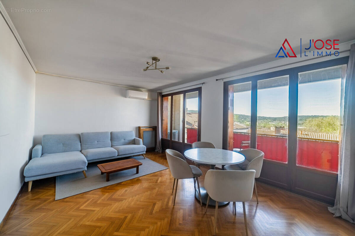Séjour lumineux avec vue dégagée - Appartement à AIX-EN-PROVENCE