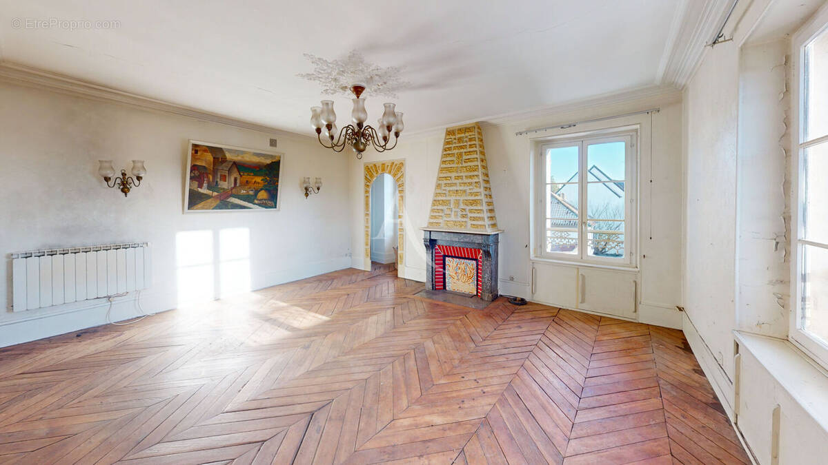 Appartement à CHILLY-MAZARIN
