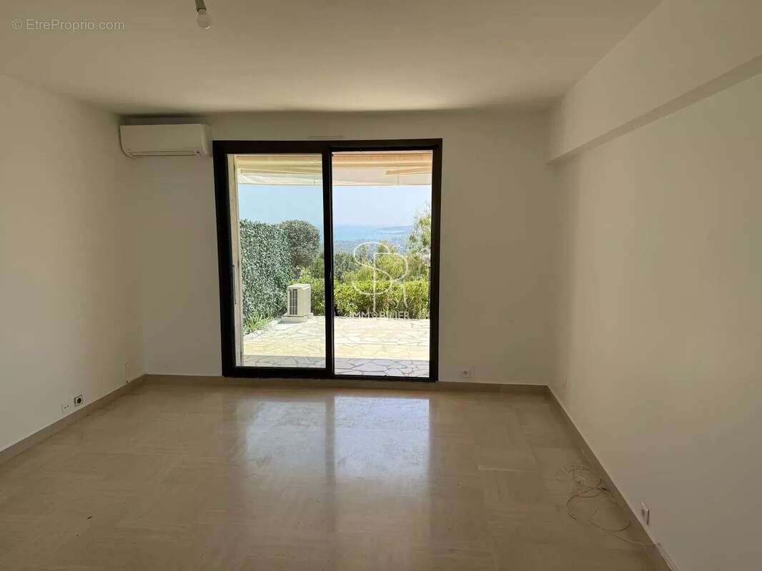 Villeneuve-Loubet · Hauts de Vaugrenier · Appartement 3 pièces vue mer panoramique - photo 2