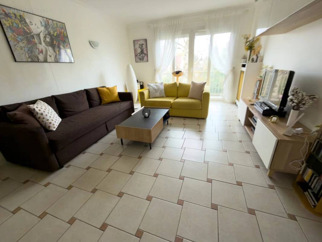 Appartement à LES PAVILLONS-SOUS-BOIS