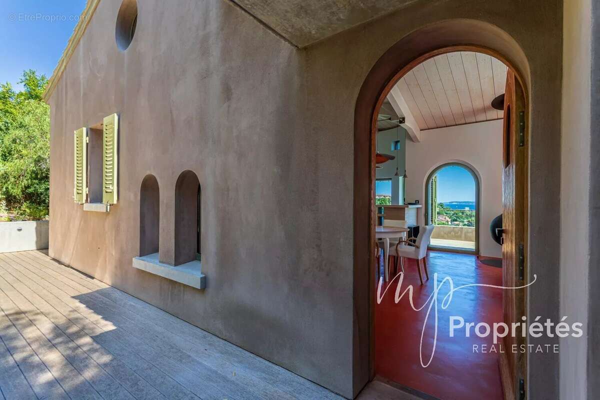 Maison à BORMES-LES-MIMOSAS