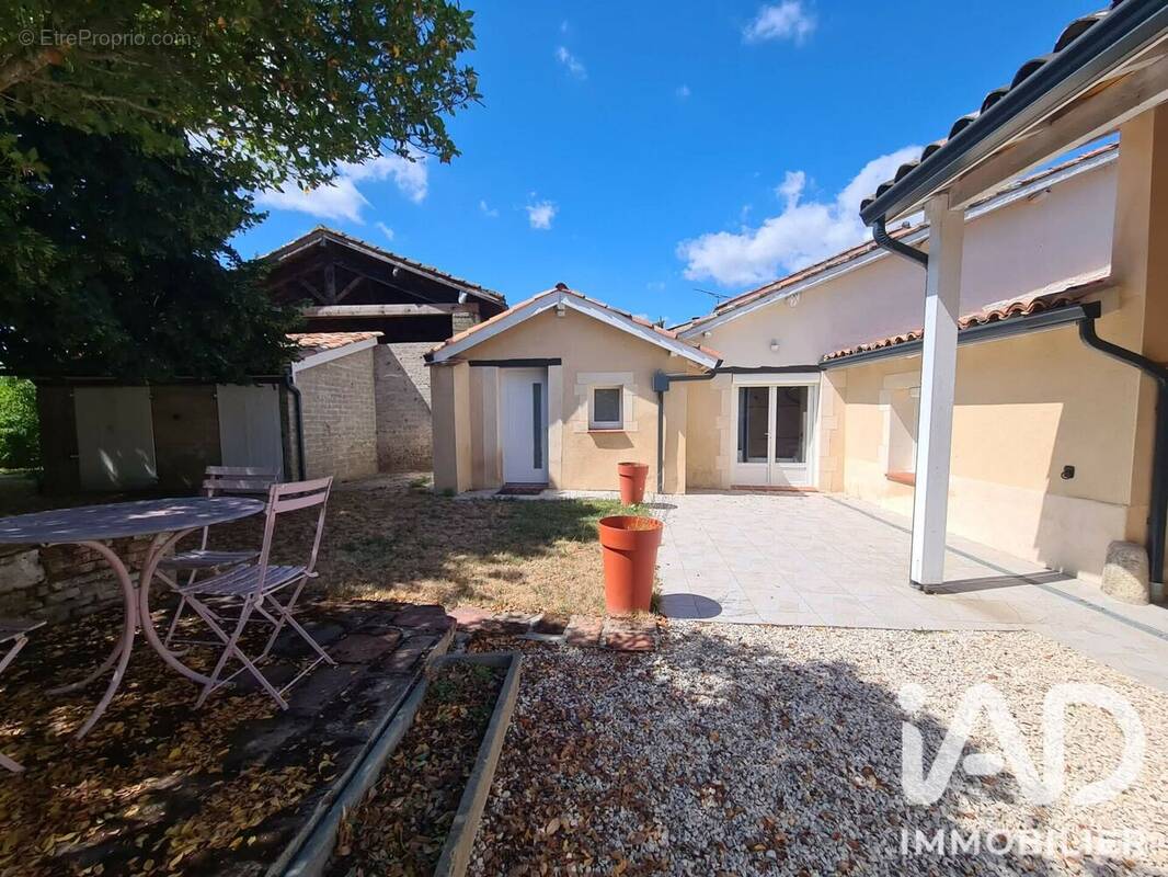 Photo 1 - Maison à LA VILLE-DIEU-DU-TEMPLE