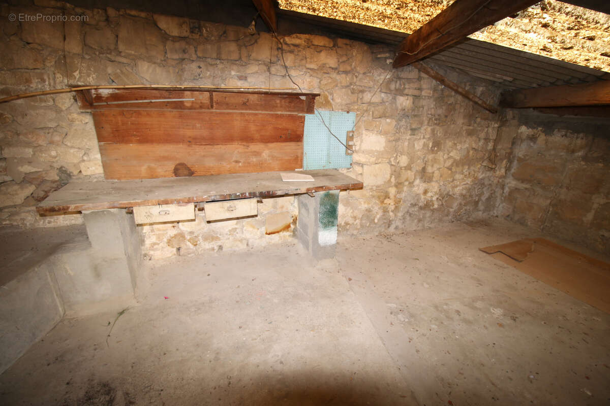 Maison à FONTVIEILLE