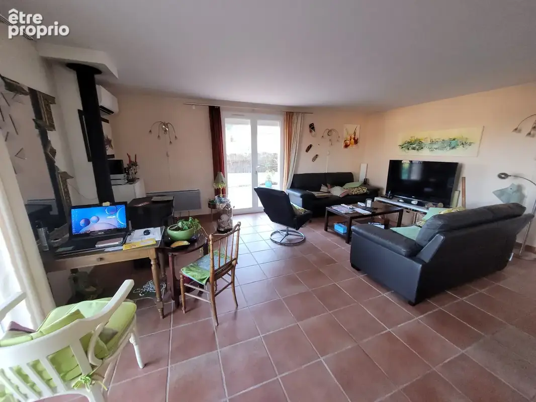 Fleury d'Aude Villa de type IV de plain pied, SH 84 m2 plus un garage de 15 m2 sur un terrain de 429 m2. - photo 2
