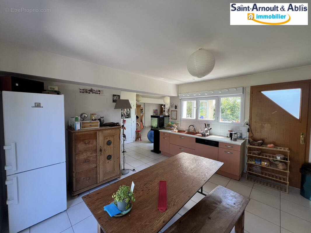 Maison à SAINT-ARNOULT-EN-YVELINES