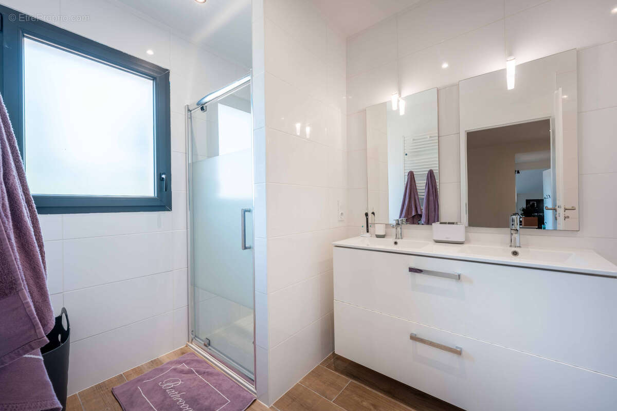 Maison 5 chambres + piscine + garage sur terrain 1035 m2 - photo 10