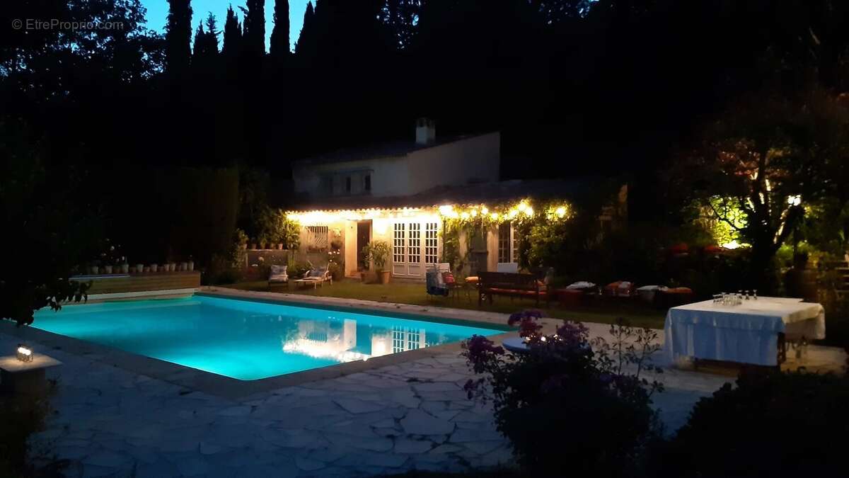 À Vendre  Propriété d'Exception avec Villa principale, Maison d'invité et Dépendance - photo 29