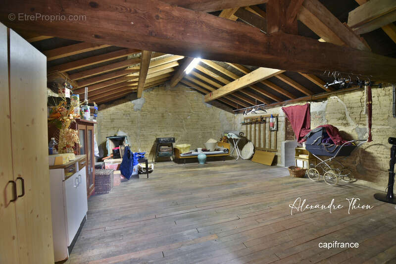 Maison à DOMPIERRE-SUR-VEYLE