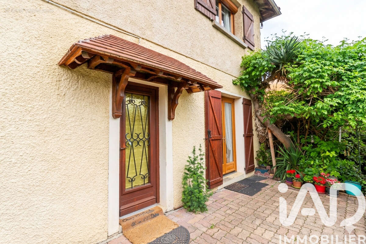 Maison 207 m² à Cournon-D'auvergne  - photo 4