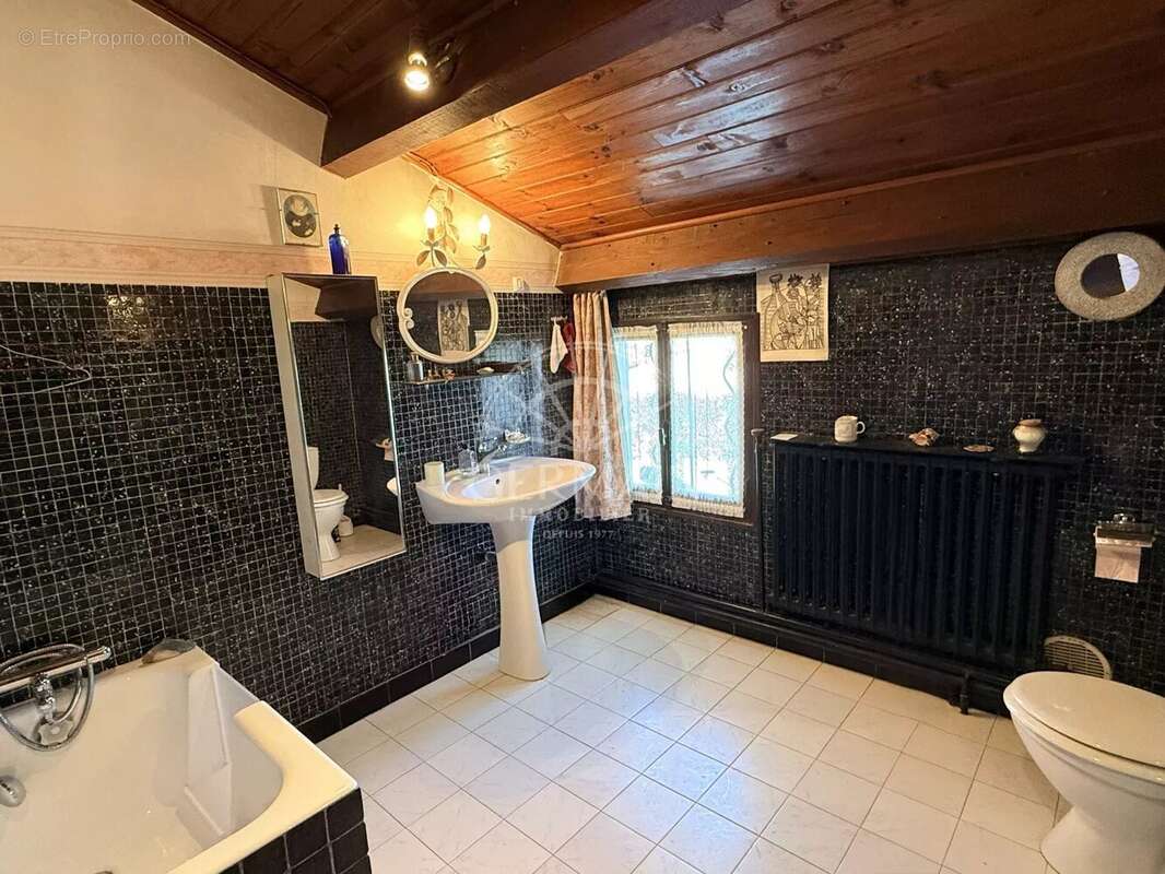 Maison à L'ISLE-SUR-LA-SORGUE