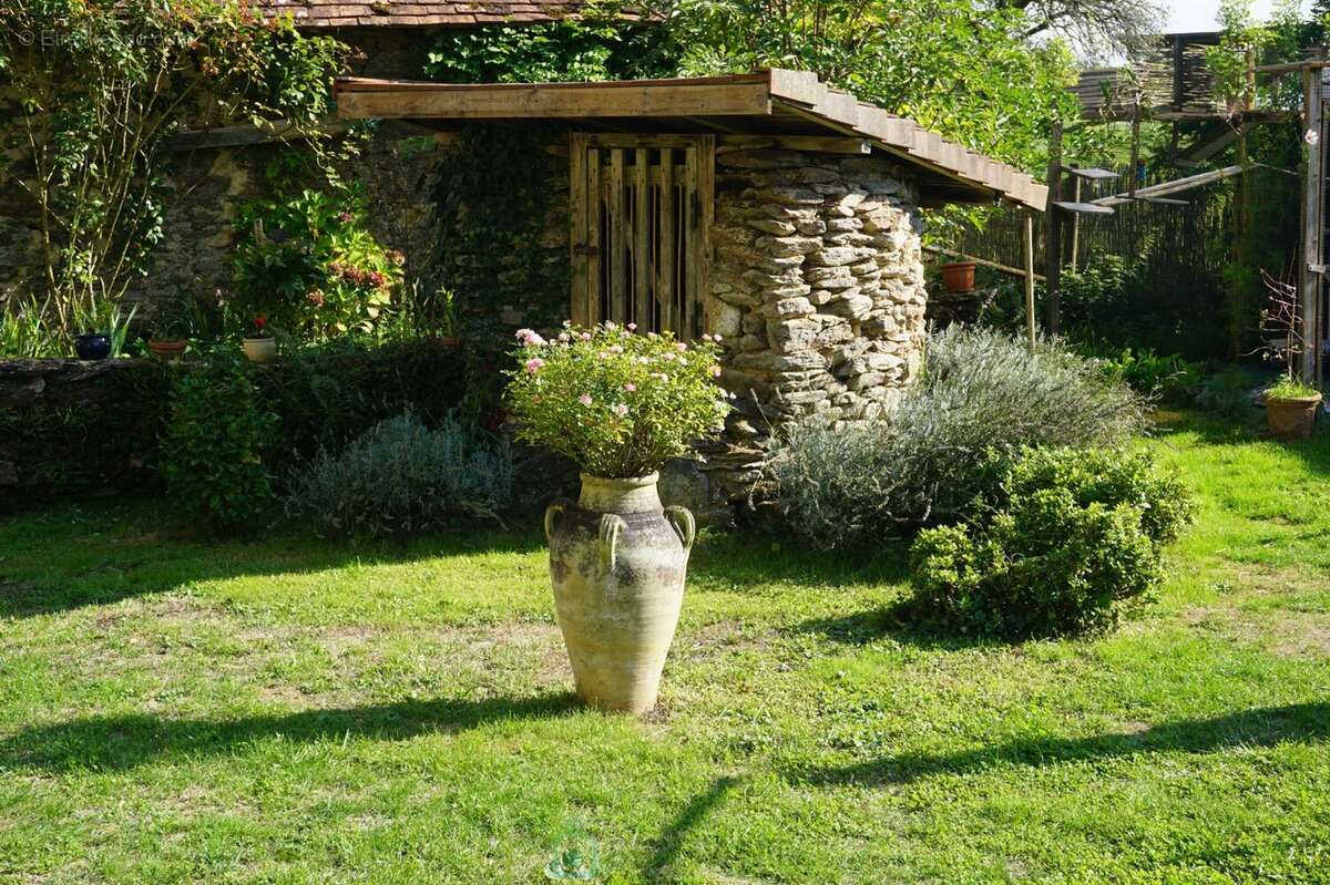 Charmante maison en pierre du XVIIe siècle située au coeur du paisible et pittoresque Périgord vert. - photo 6