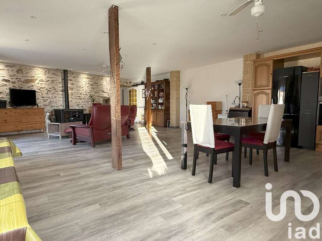 Maison 167 m² à Saint-Hilaire-De-Voust  - photo 4