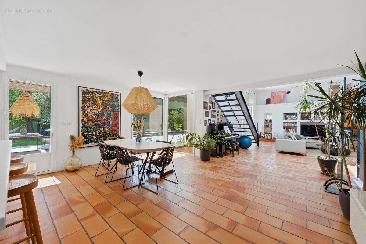 Maison 4 pièces 160m2 sur 924m2 de terrain - photo 2