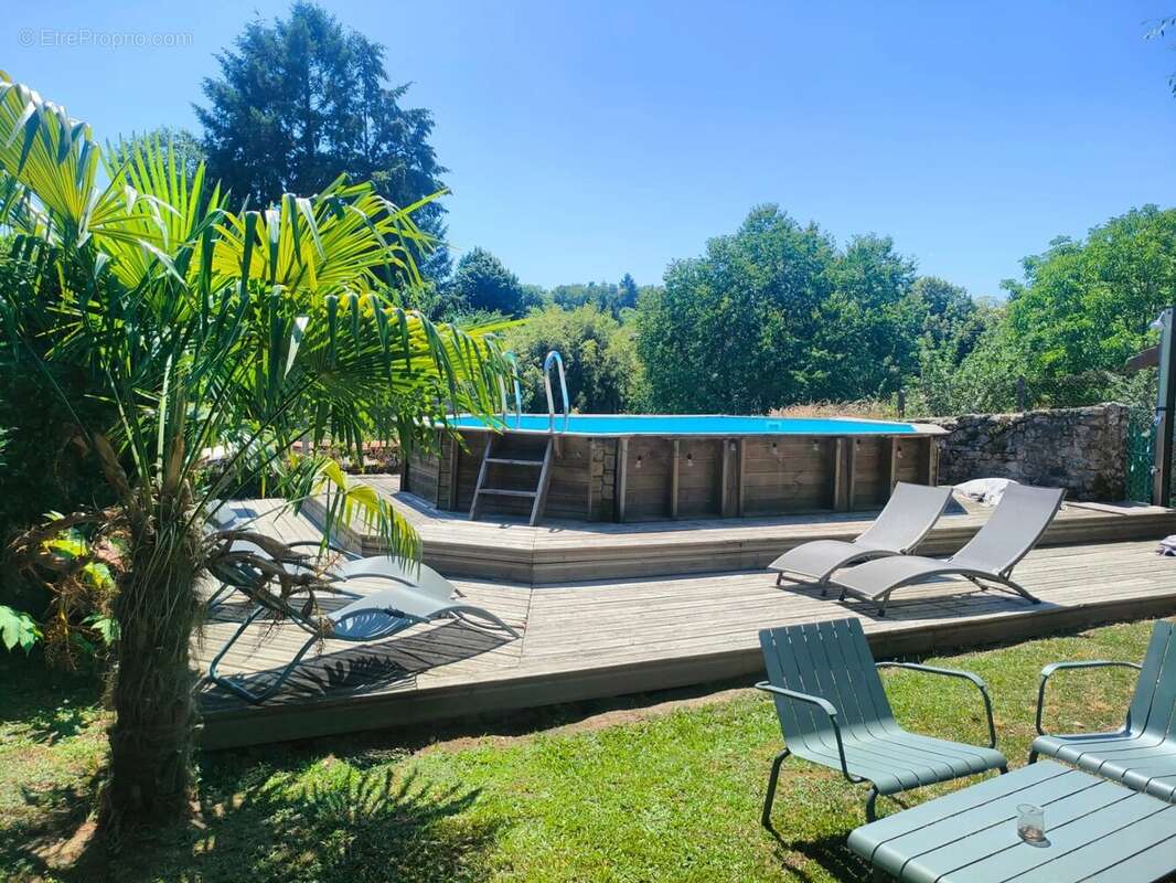 Maison à LA CHAPELLE-MONTBRANDEIX