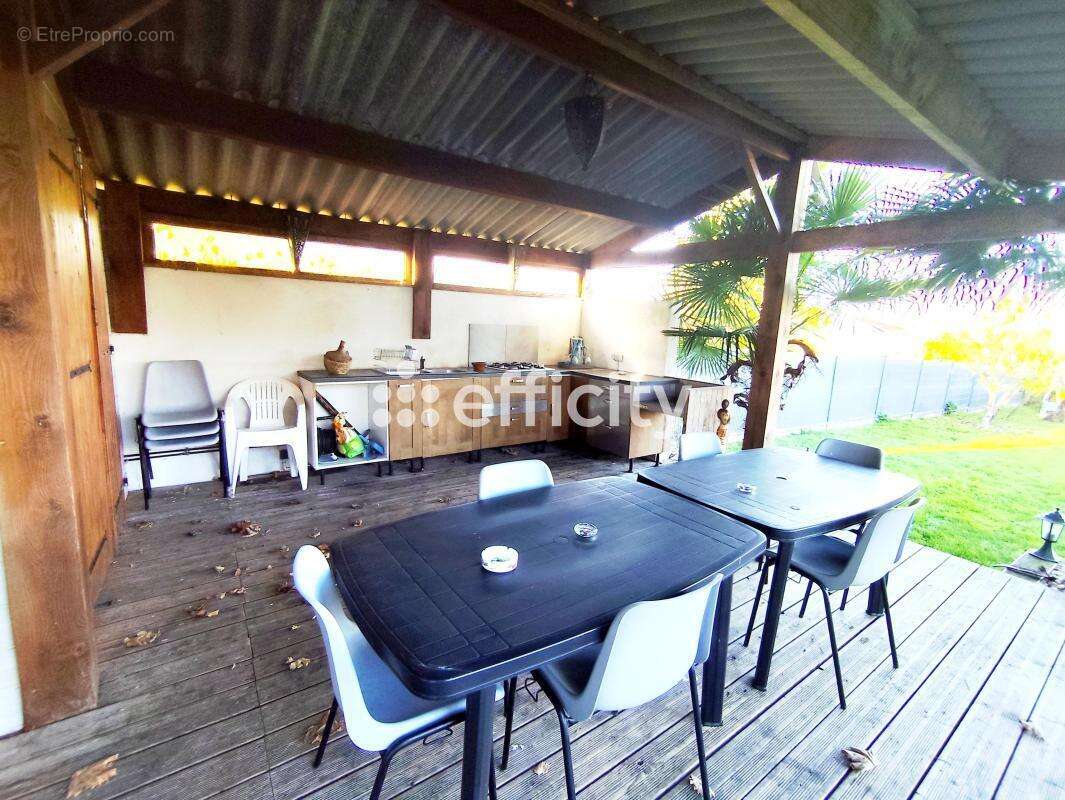 Maison à BRIZAMBOURG