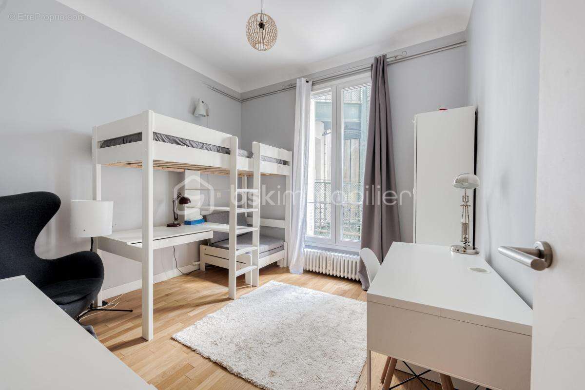 Appartement à PARIS-7E