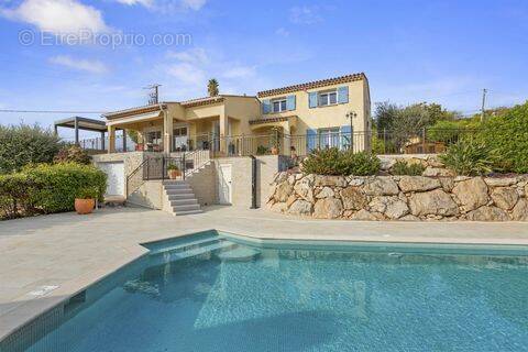 Maison à SAINT-LAURENT-DU-VAR