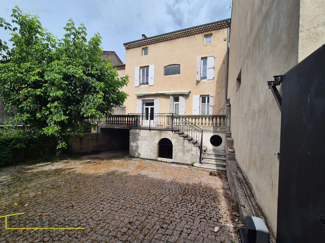 Maison à MONTELIMAR