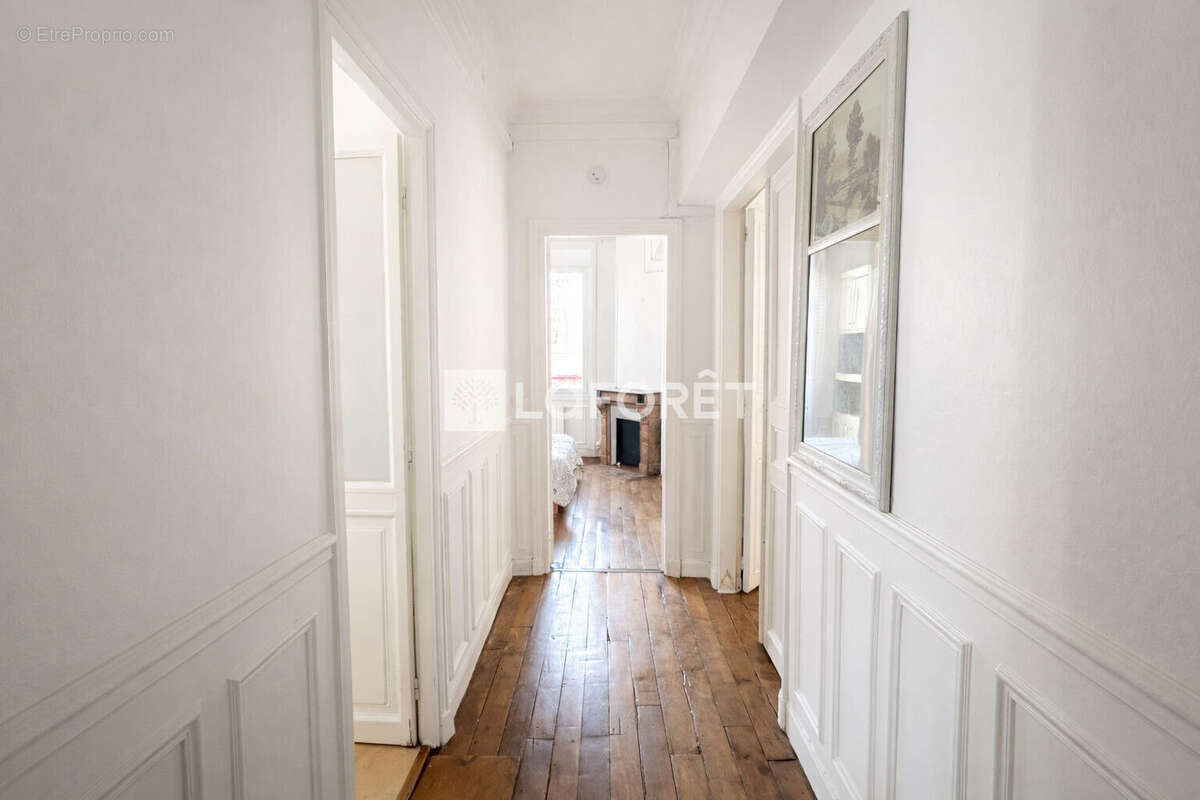 Trois Pièces - Charme de l'ancien - Paris 15ème - photo 5