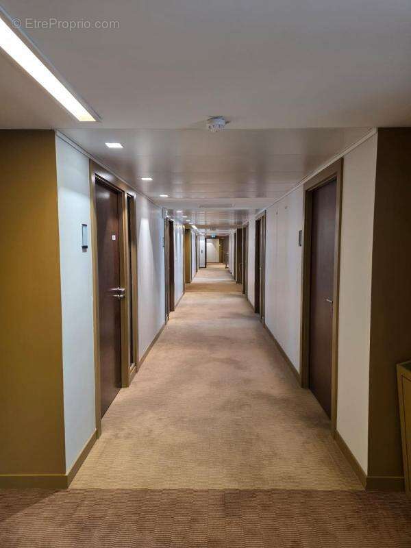 Bureaux d'exception 1630m² - Vue panoramique Paris - 27 parkings - photo 9
