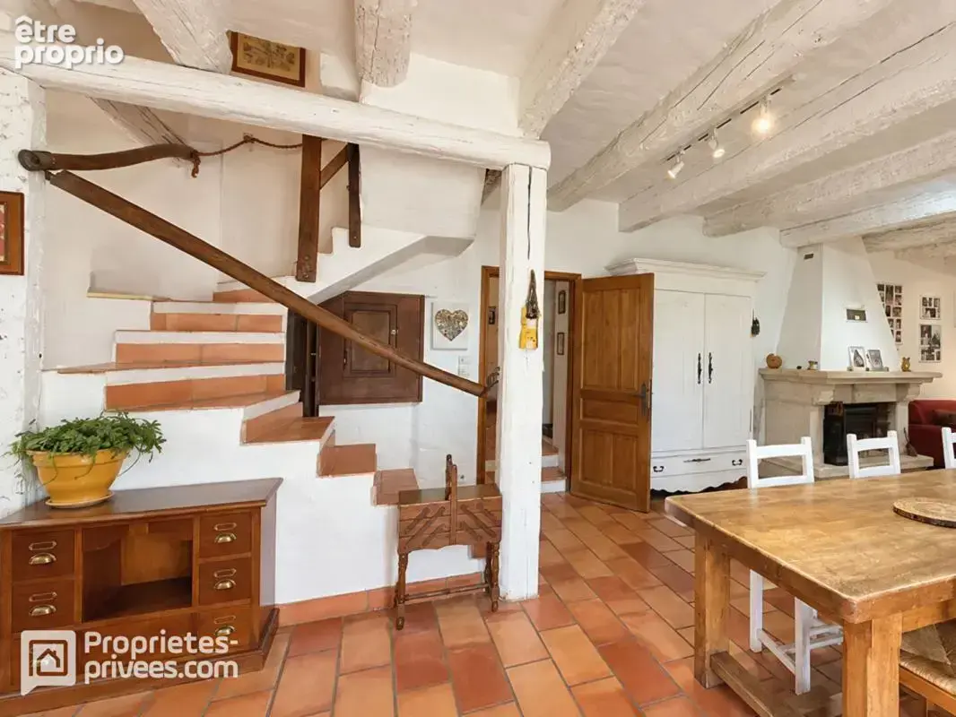 Mas en pierres de 216 m² avec 5 chambres - 3 dépendances aménagées - 1 grange de 106 m² - 1 atelier de 46 m² à ORANGE OUEST - 48 - photo 8