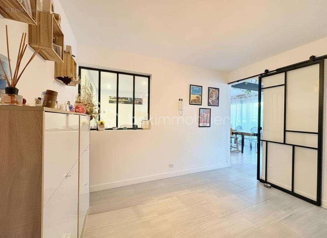 VENCE – Appartement avec terrasse spacieuse - stationnement privatif - cave - photo 3