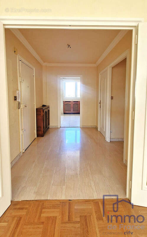 Appartement 81 m² à Saint-Etienne  - photo 7