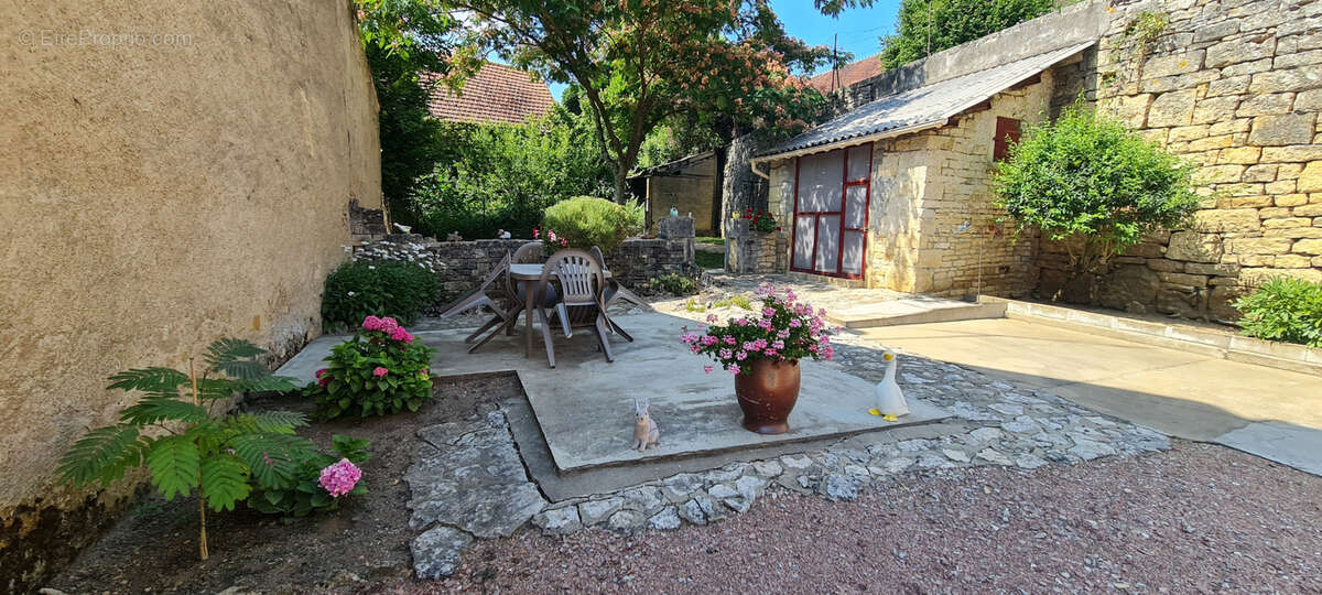 Maison à ARMES