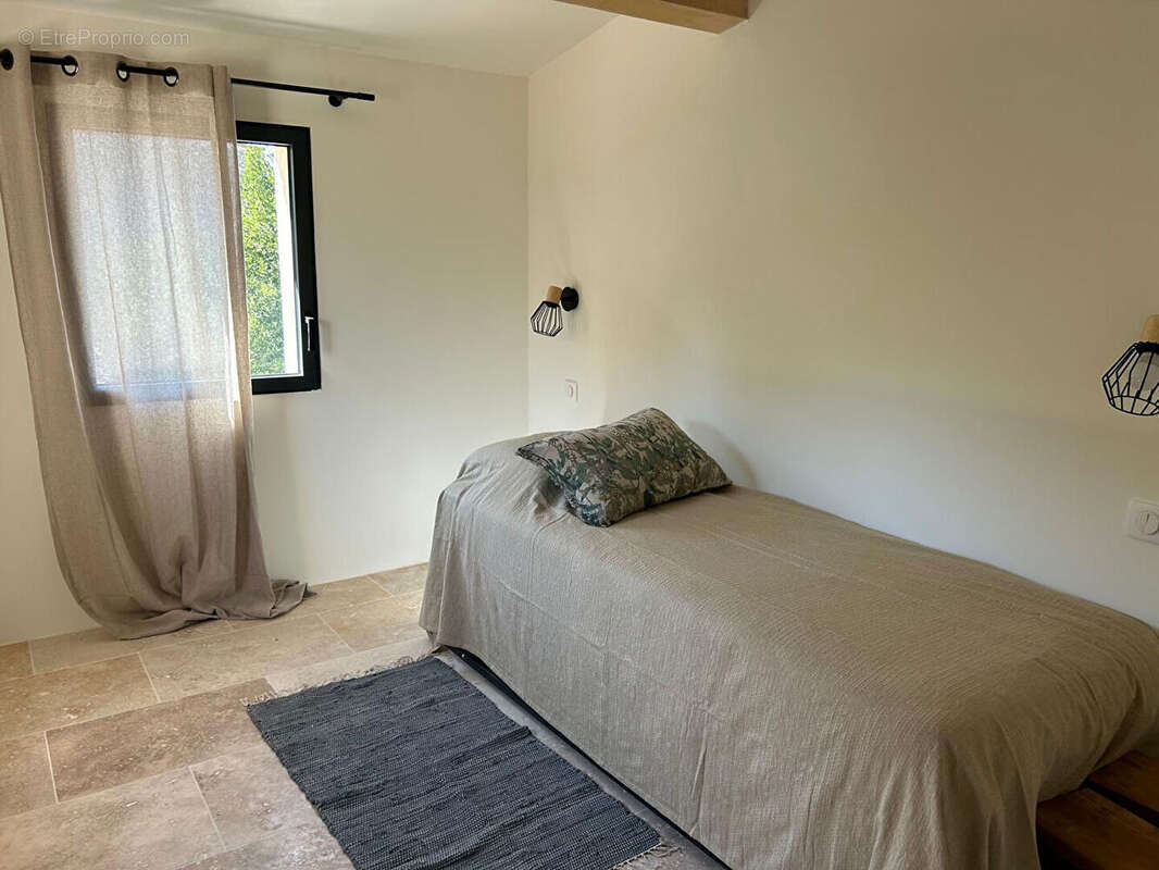 Maison à FONTVIEILLE