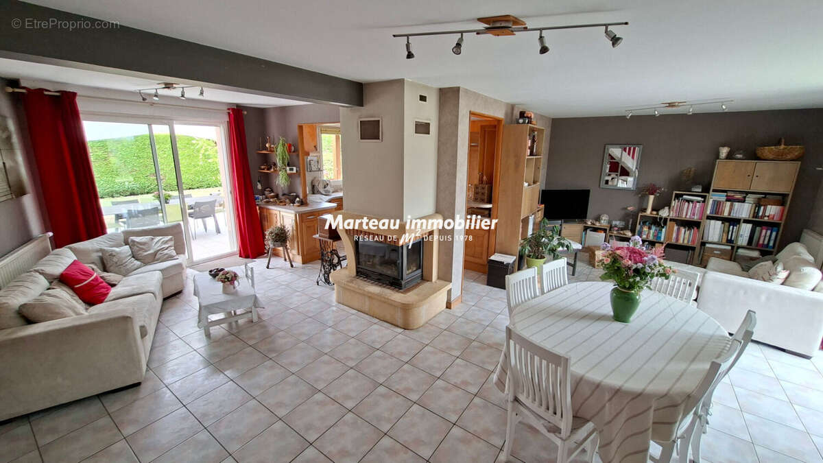 Maison à MONCE-EN-BELIN