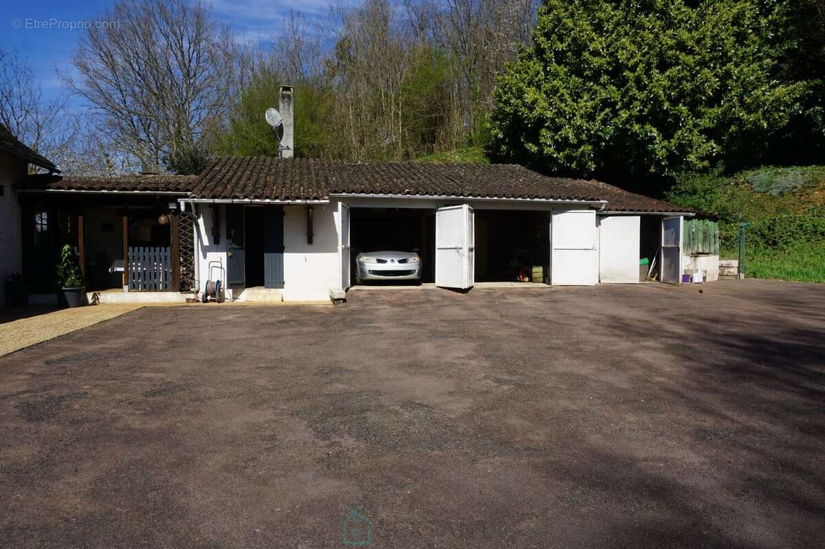Maison à CORGNAC-SUR-L'ISLE