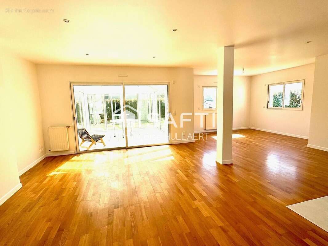 Photo 6 - Maison à SAINT-AVE