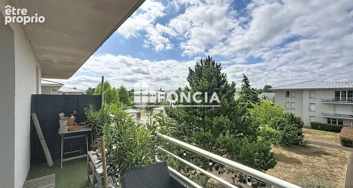 F2 avec terrasse et parking - photo 7