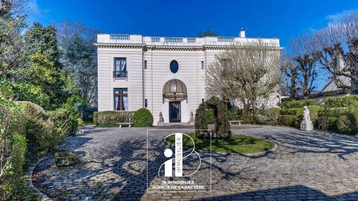 Maison à FONTAINEBLEAU