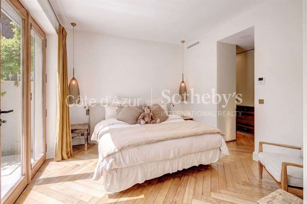 Appartement de prestige à Cannes Palm Beach avec terrasse paysagée, piscine privée et garage - photo 14