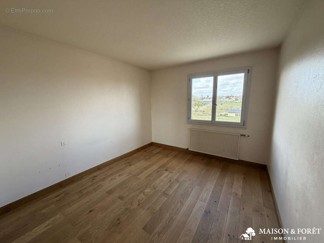 Maison à OUZOUER-SUR-TREZEE