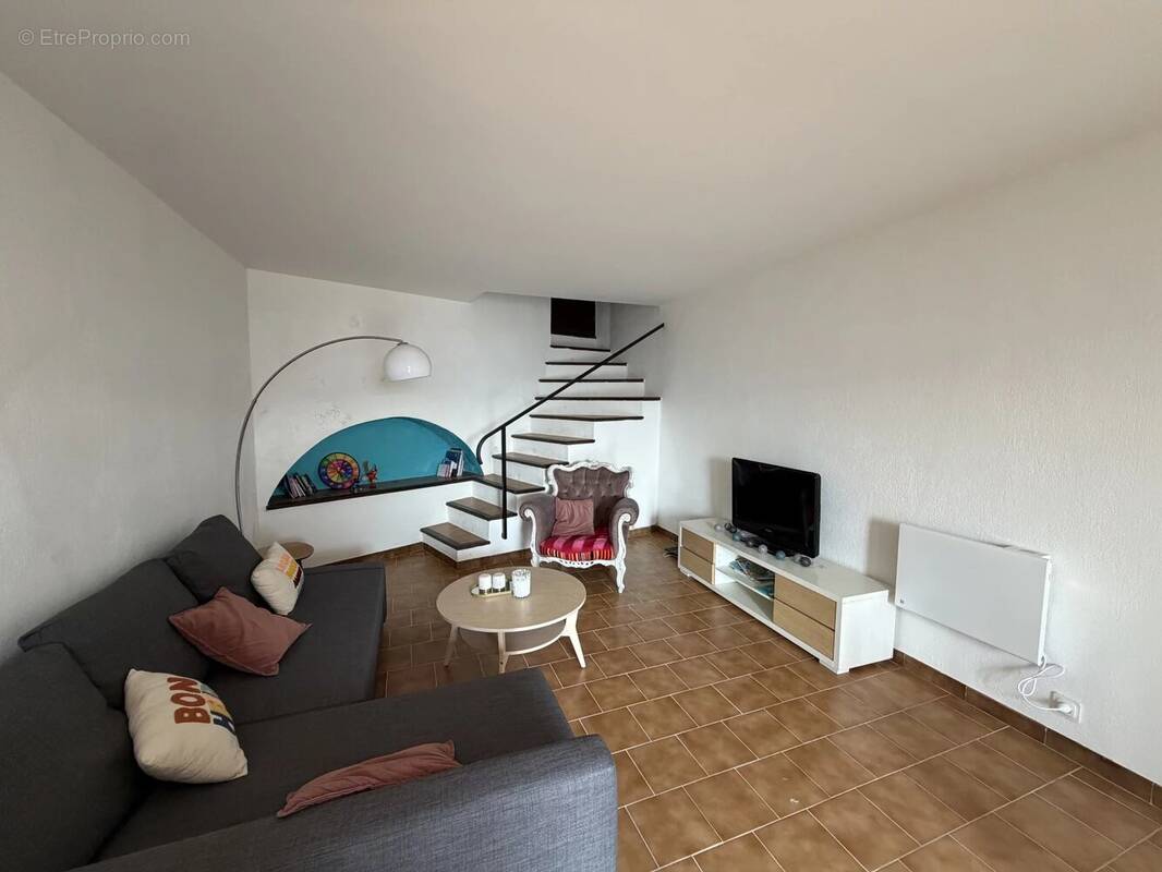 Appartement à BERRE-LES-ALPES