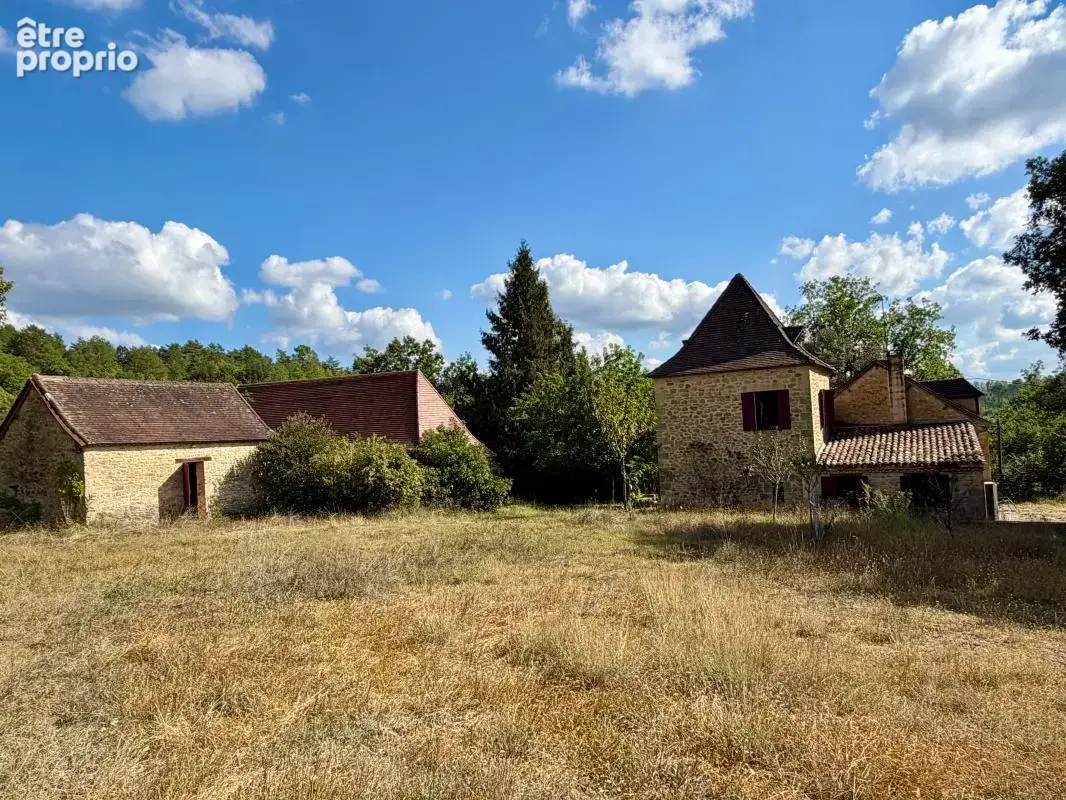 Maison en pierre, grange et dependance sur plus de 10 hectares sans voisinage - photo 2