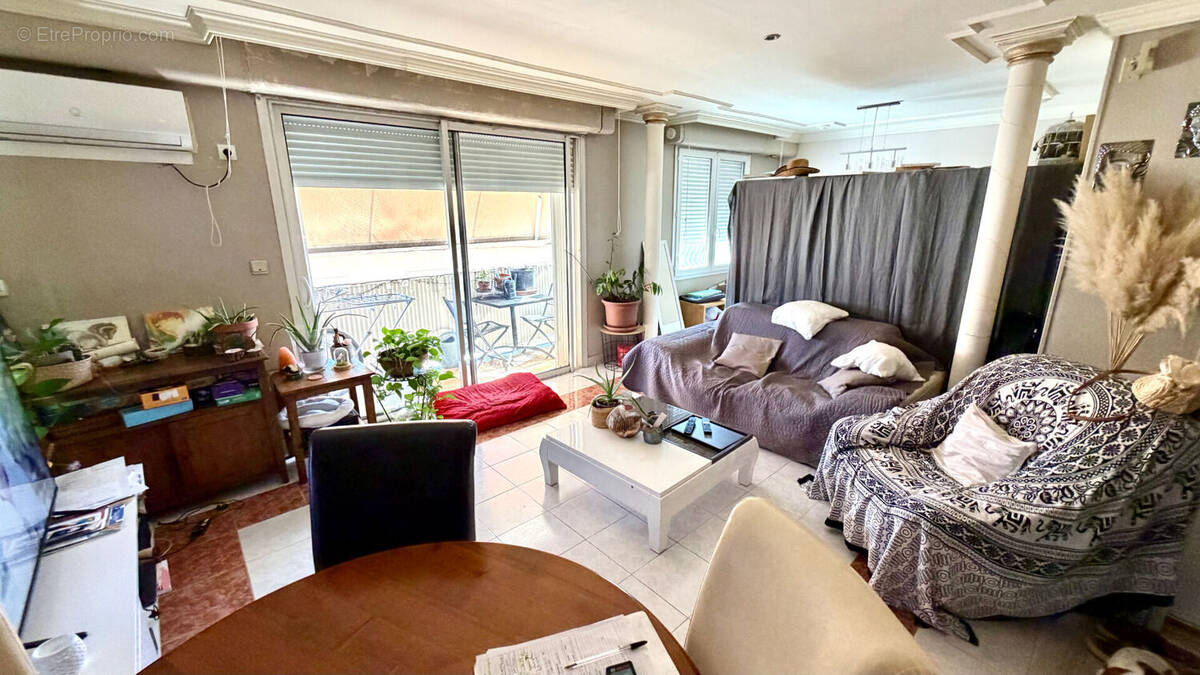Appartement à ENTRAIGUES-SUR-LA-SORGUE