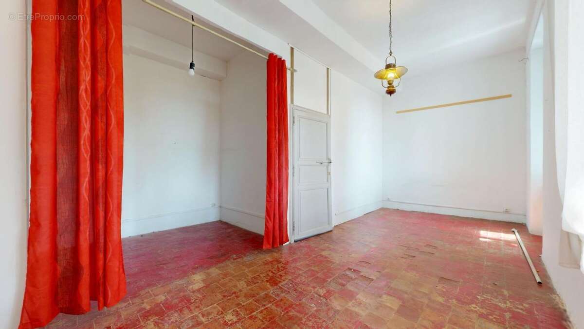 Maison climatisé R+2 avec local commercial  Conilhac Corbieres 7 pièce(s) 166 m2 cours exterieur - photo 10