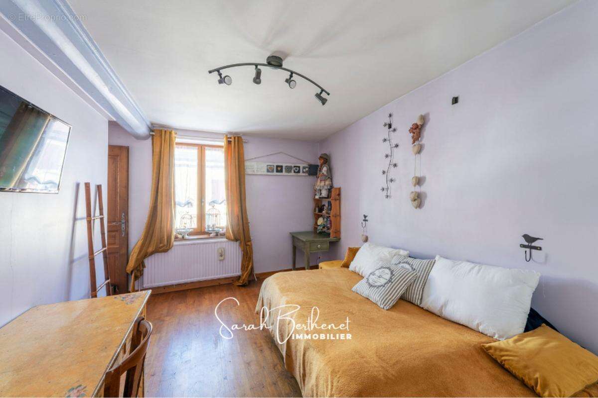 Maison à LA TOUR-DE-SALVAGNY