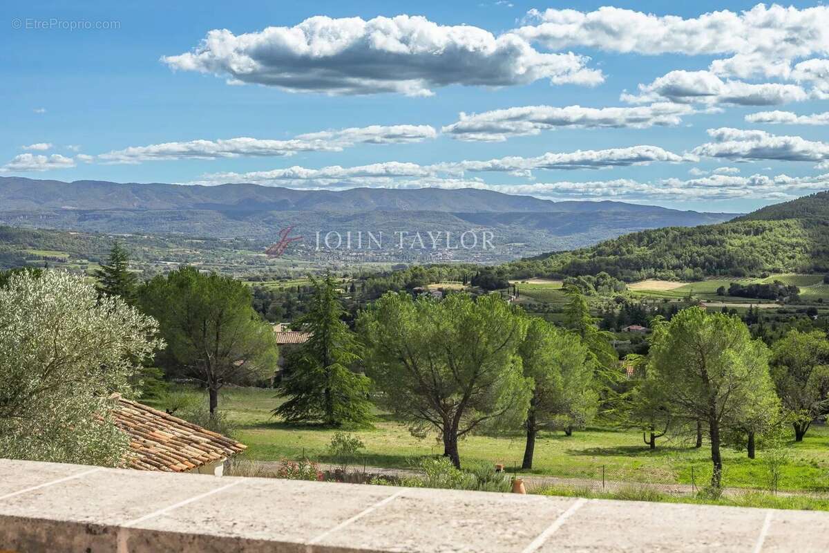 Maison à SAINT-SATURNIN-LES-APT