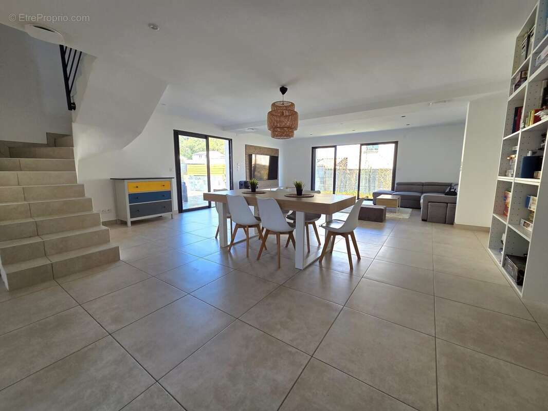 Maison 153 m² à Sainte-Croix-De-Quintillargues  - photo 3