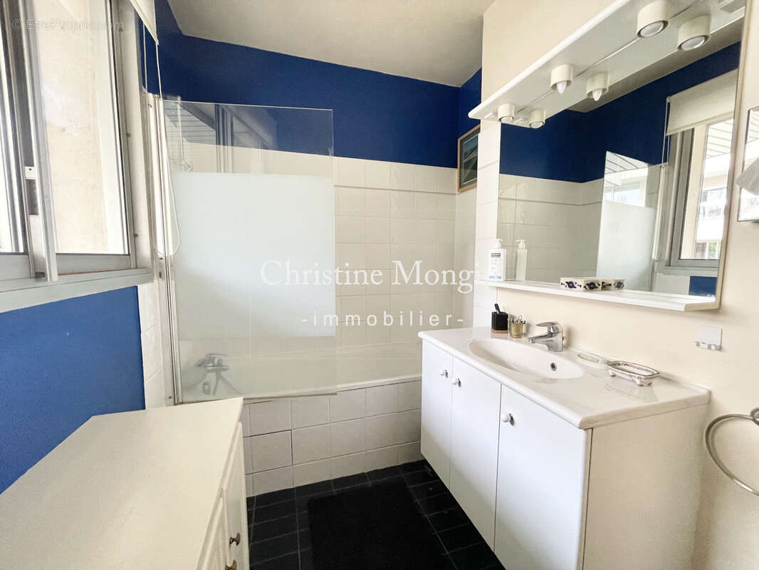 Appartement à NEUILLY-SUR-SEINE