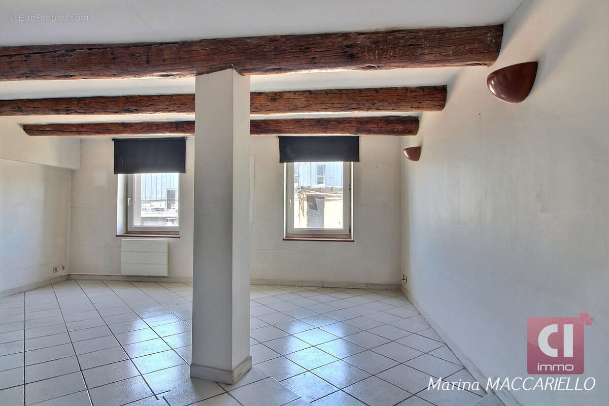 Appartement à MARSEILLE-2E