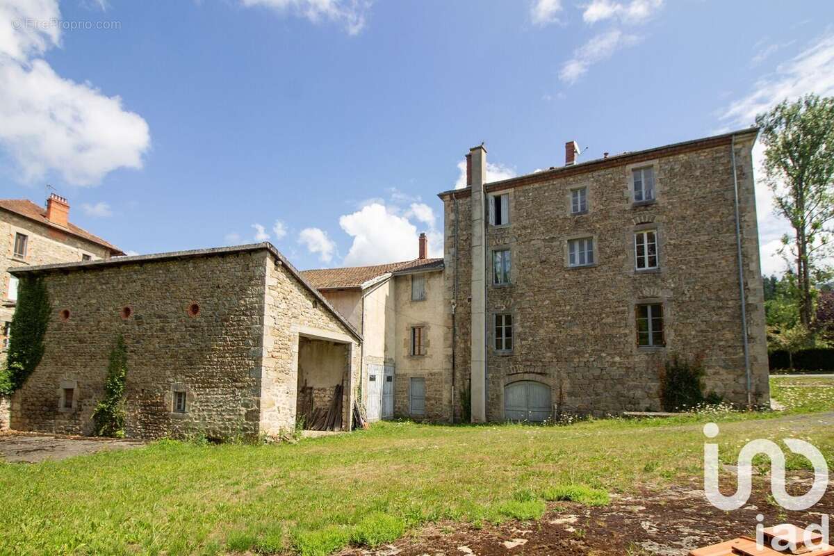 Maison 260 m² à Vertolaye  - photo 6