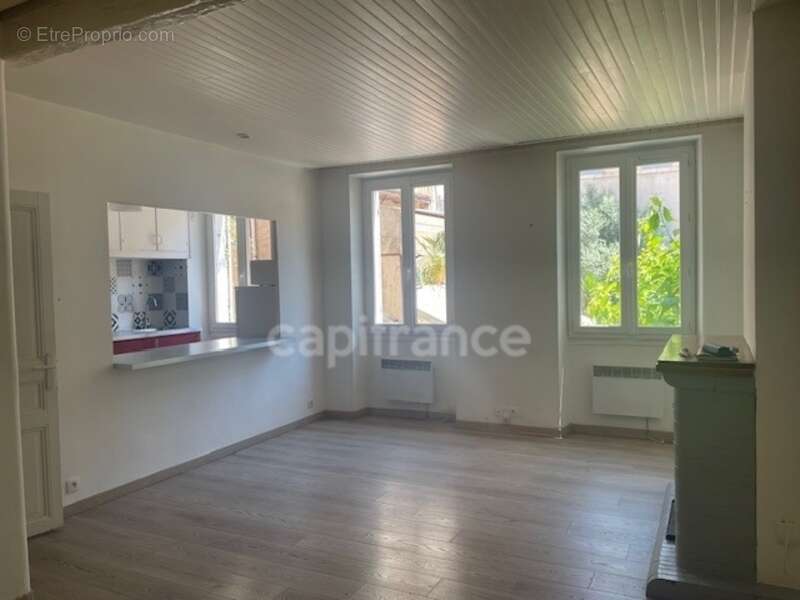 Appartement à MARSEILLE-5E