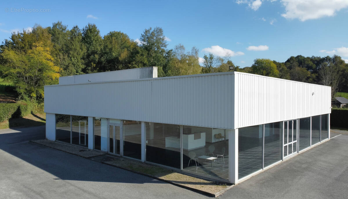 Photo 1 - Commerce à MORLAAS