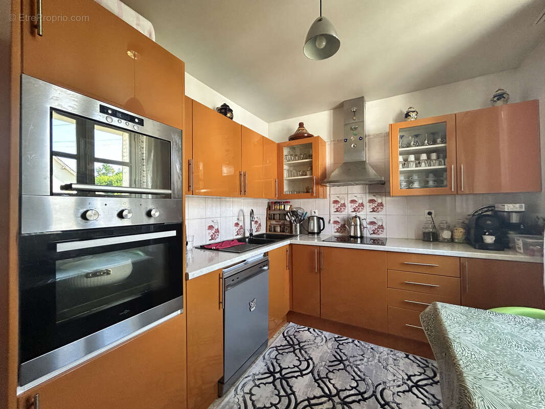Pavillon familial avec sous-sol total, jardin clos et terrain constructible - photo 5